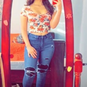 Pacsun White crop top rose design